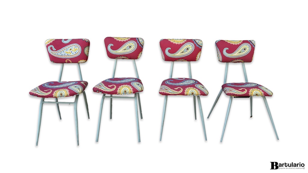 [SS00034] Sillas estampadas rojas con caño celeste (Hay 4 unidades)
