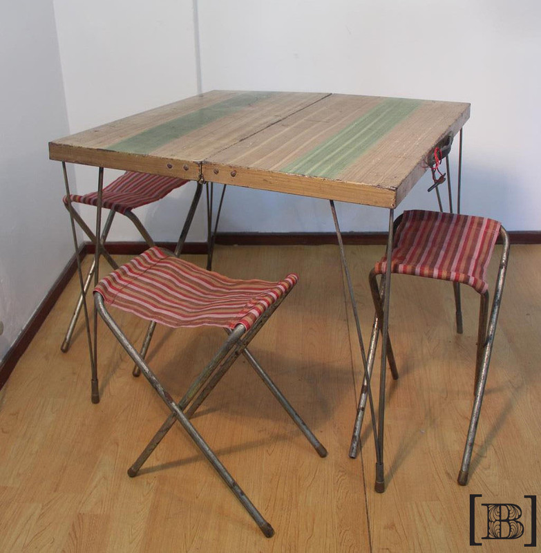 Mesa + banquitos plegables
