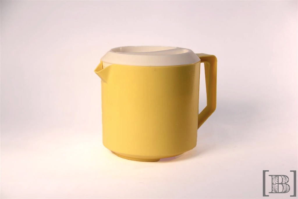 Jarra de plastico amarilla