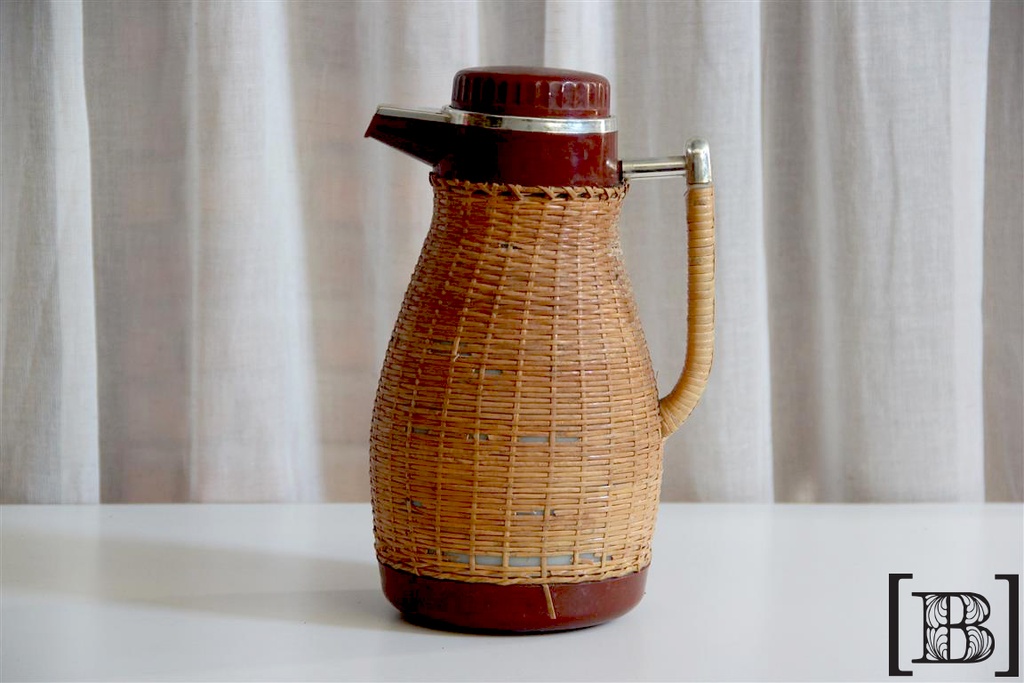 Termo marrón con esterilla