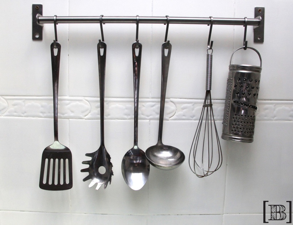 Barral con ganchos + 6 utensillos
