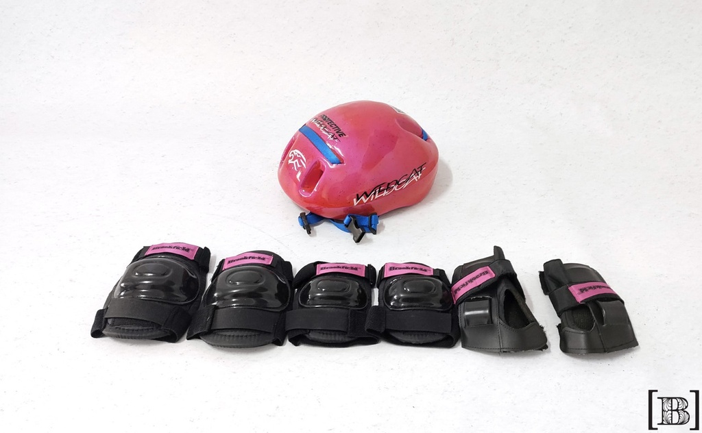 Casco rosa infantil+ protección para codos muñecas y rodillas