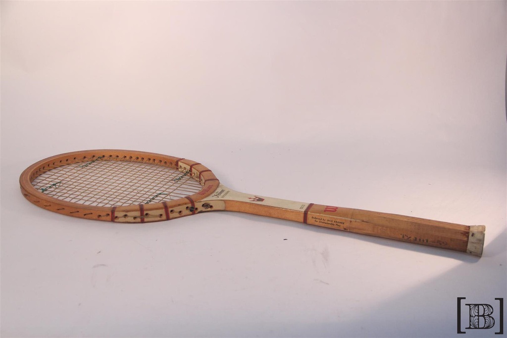 Raqueta de tenis antigua de madera