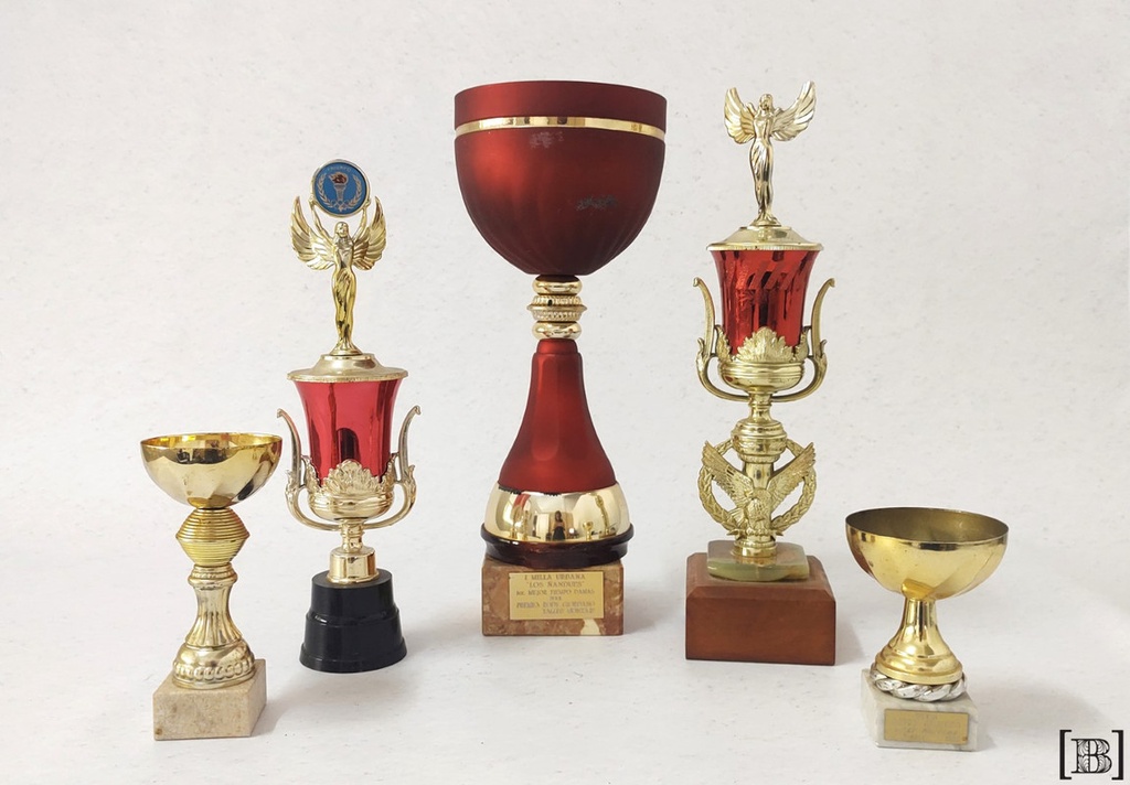 Copas y trofeos rojo x 5 unidades