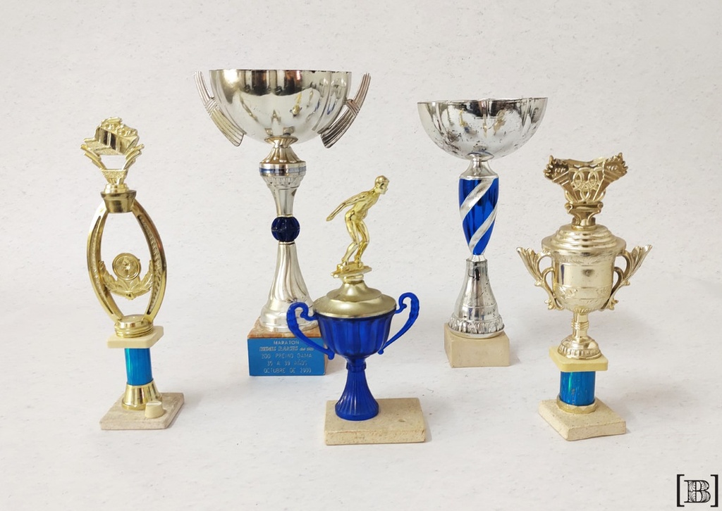 [DD00082] Trofeos y copas azules x 5 unidades