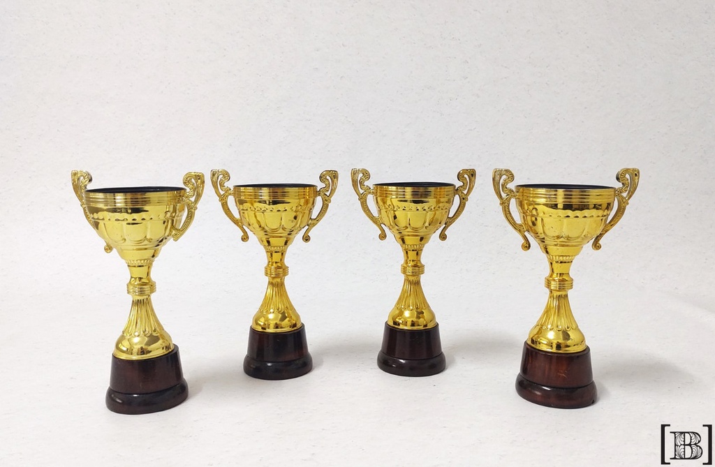 [DD00090] Copas doradas plásticas (Hay 4 unidades)