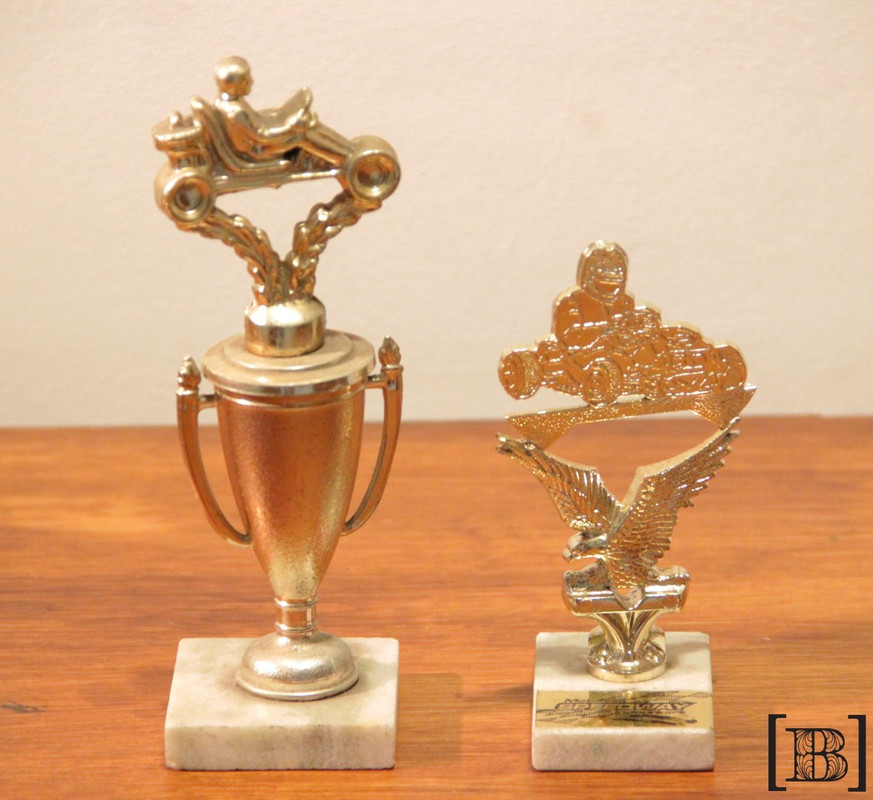 Trofeo carting plásticos x 2