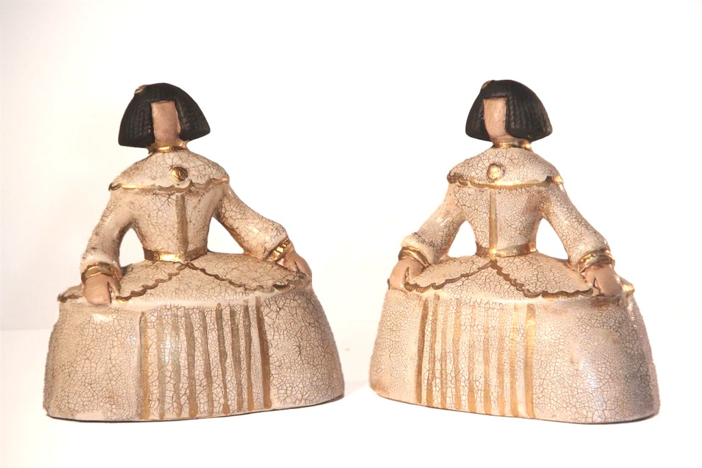 [DM00019] Estatuilla con miriñaque (Hay 2 unidades)