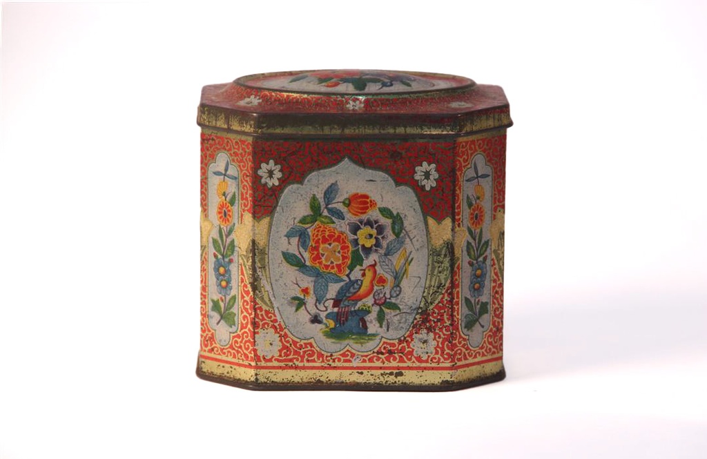 Lata hexagonal con flores