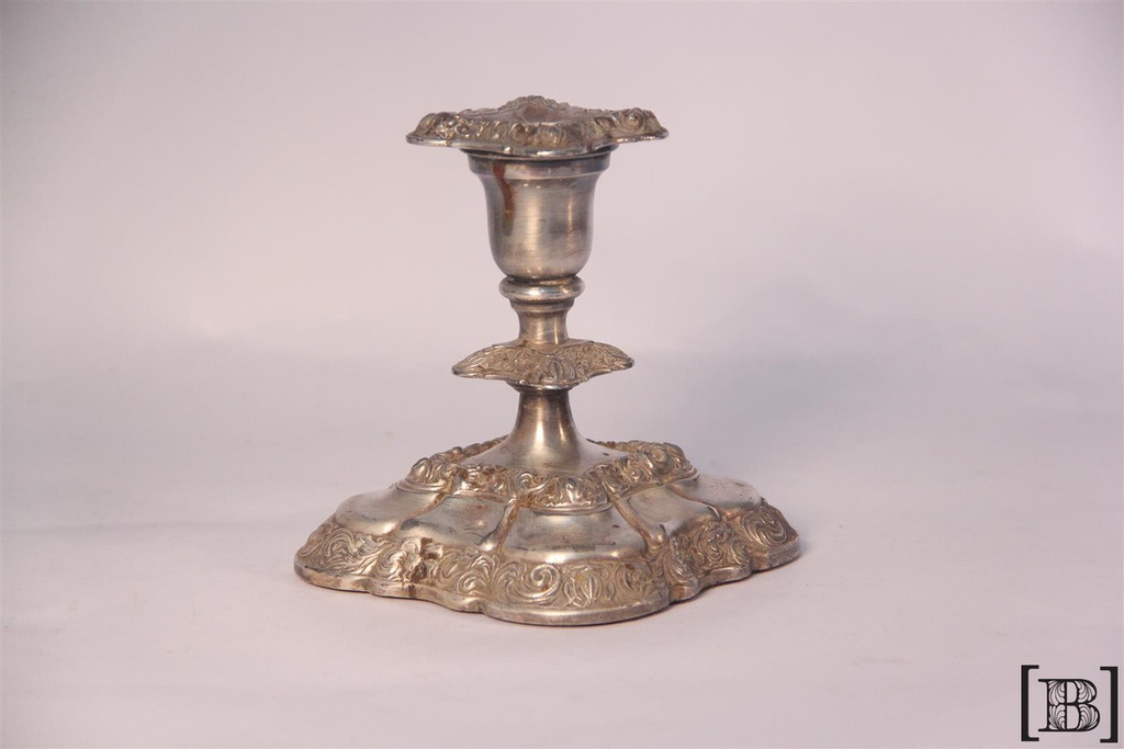 [DM00082] Candelabro de metal