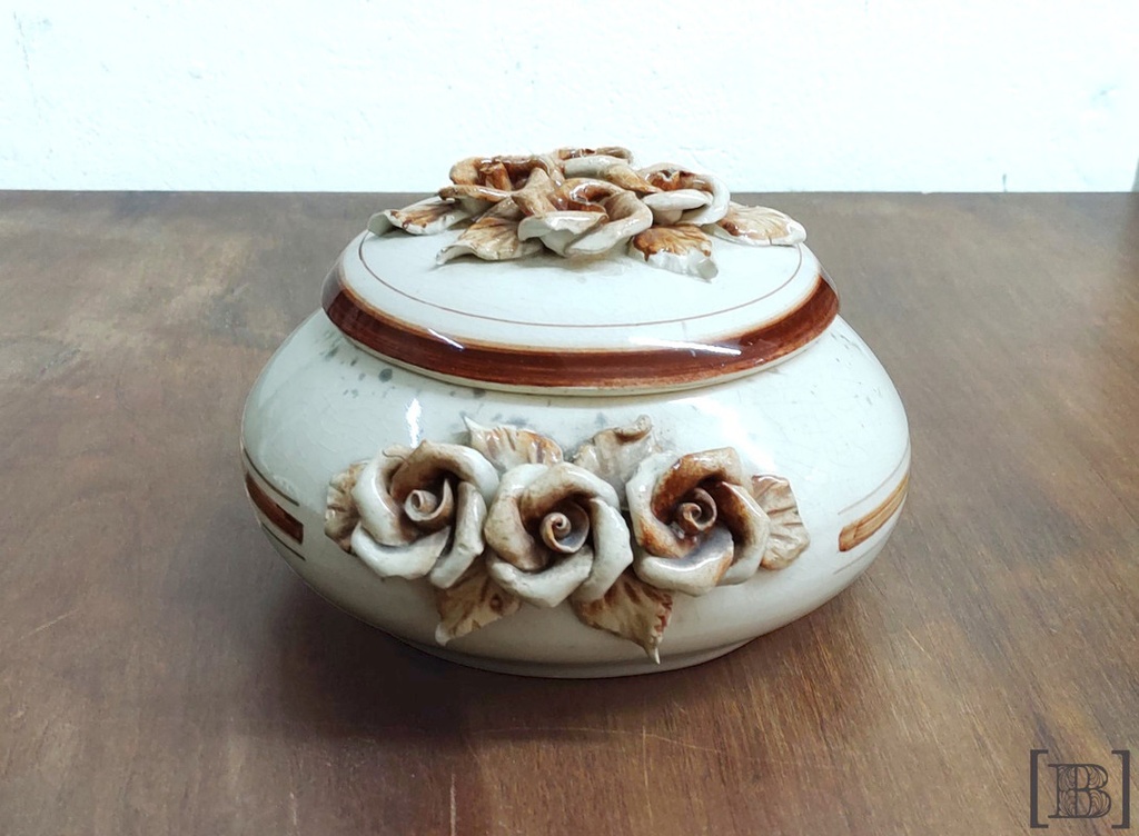 [DM00308] Potiche con flores de cerámica