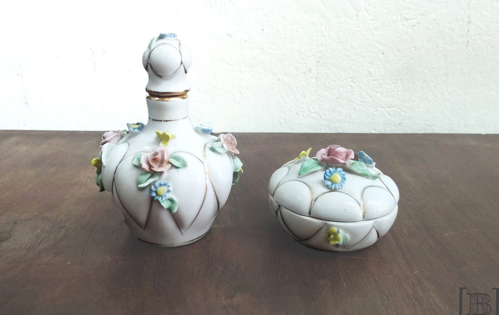 Set perfumero + alhajero con flores