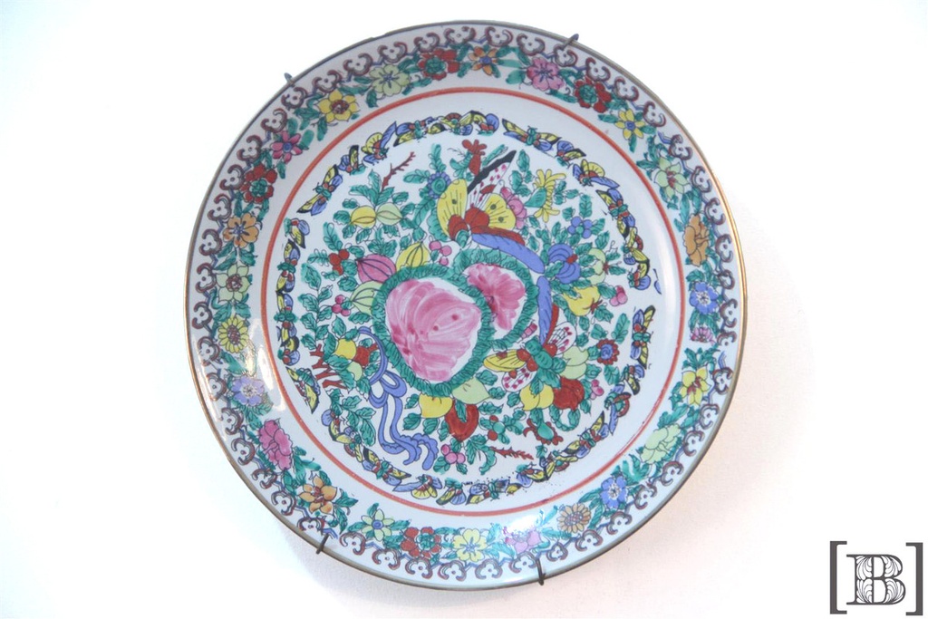Plato decorativo verde, rosa y rojo