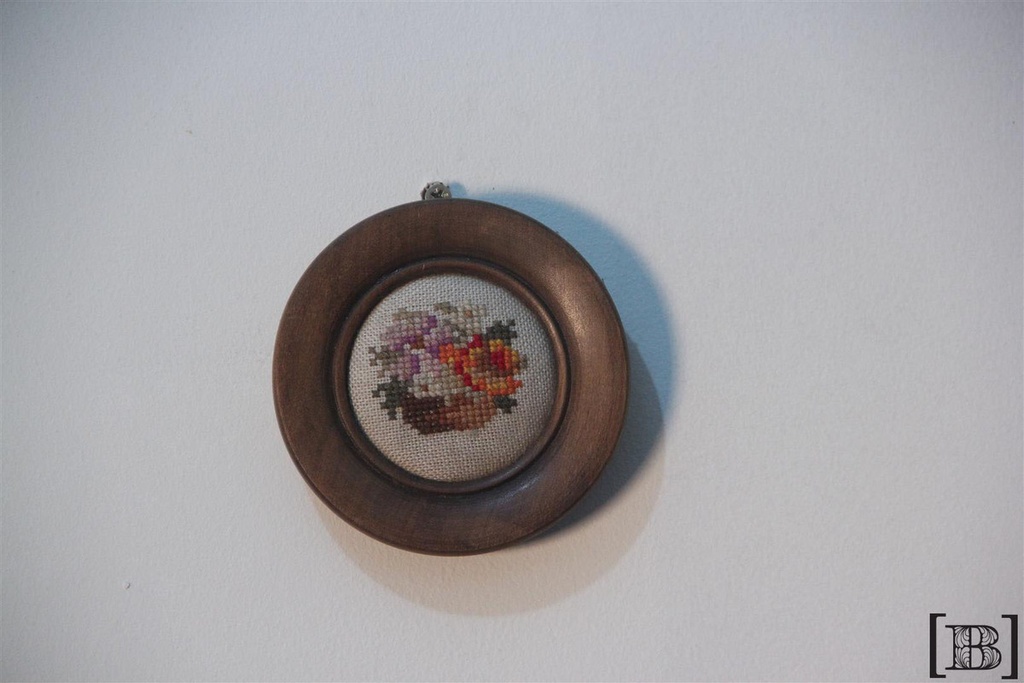[DP00008] Cuadro redondo de flores bordado