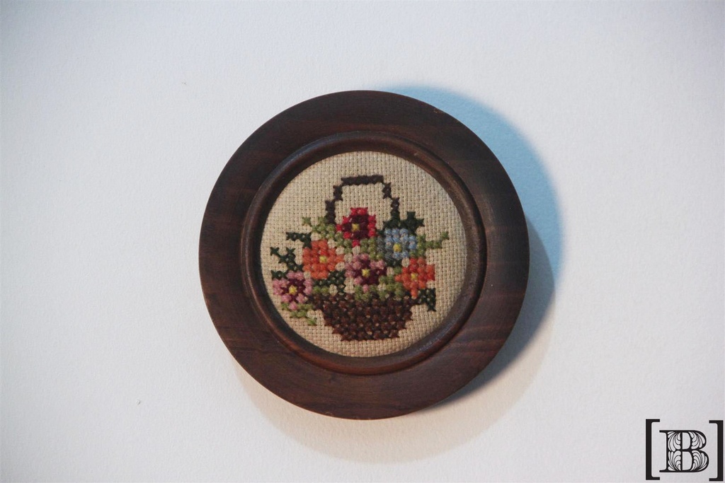 [DP00009] Cuadro redondo de flores bordado