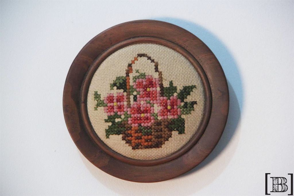 [DP00010] Cuadro redondo de flores bordado