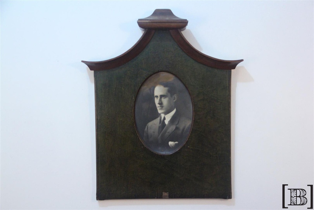 Fotografía con marco de madera verde