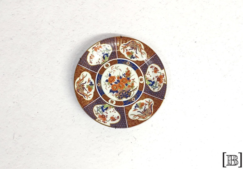 Plato decorativo azul y rojo