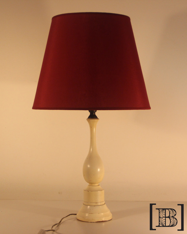 [IM00005] Lampara de mesa blanca torneada