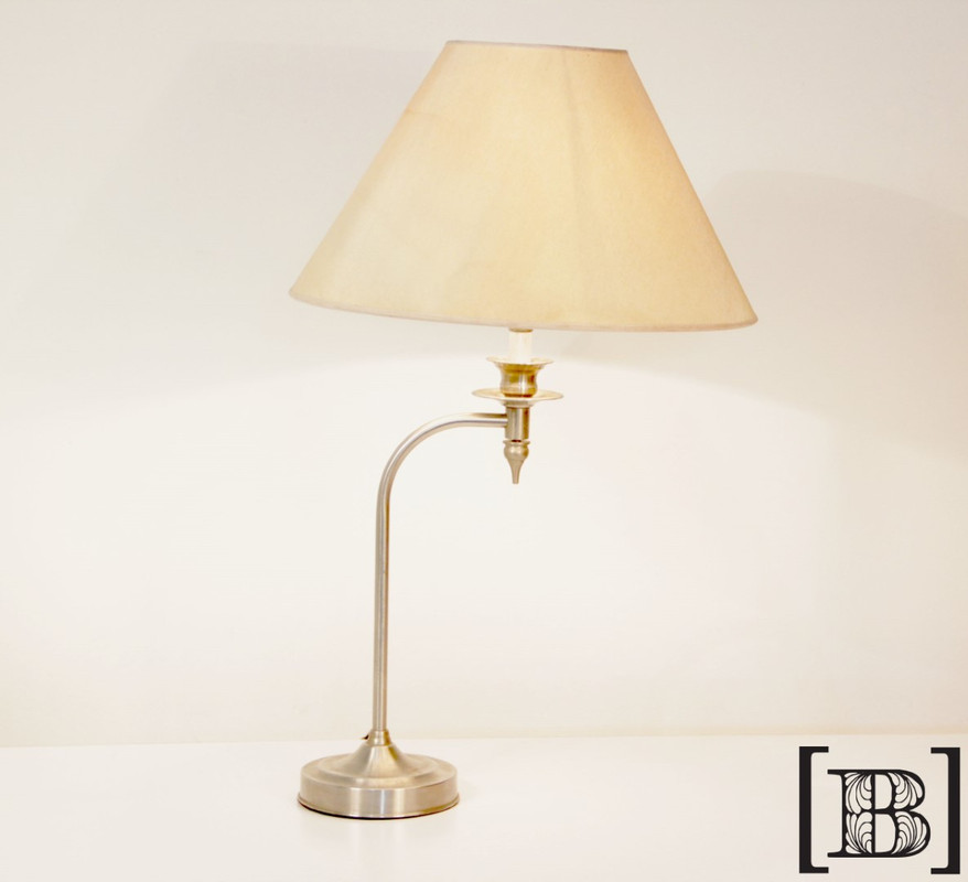 [IM00022] Lámpara de mesa curva niquel