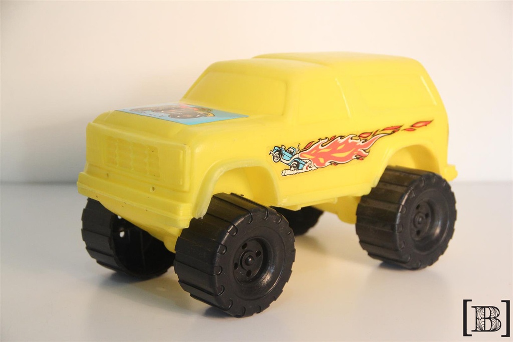 4 x 4 amarilla