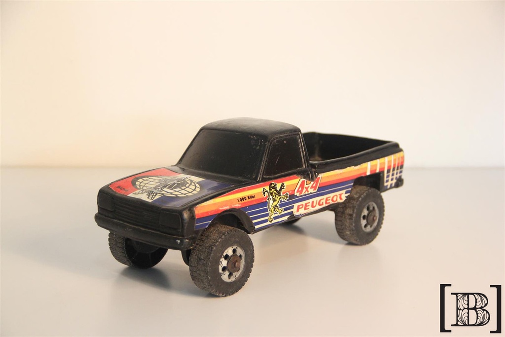 Camioneta Peugeot Negra