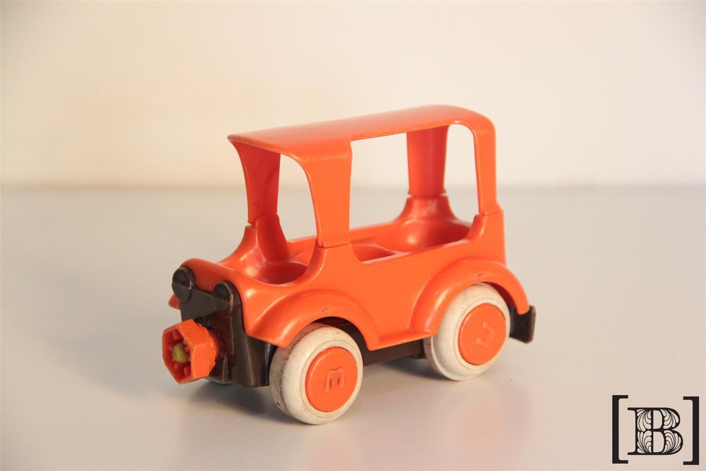 Auto naranja