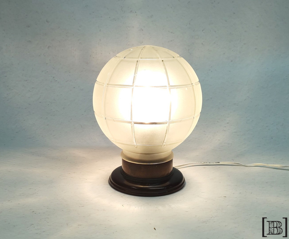 [IM00024] Lampara de mesa bocha esmerilada