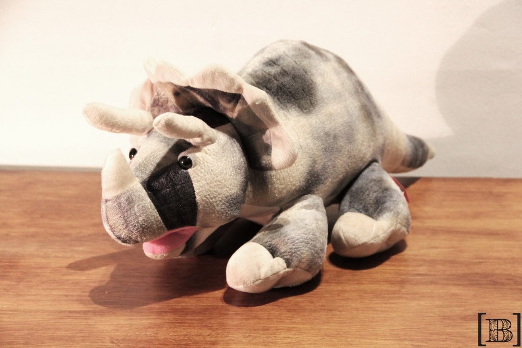 [JJ00062] Triceratops de peluche