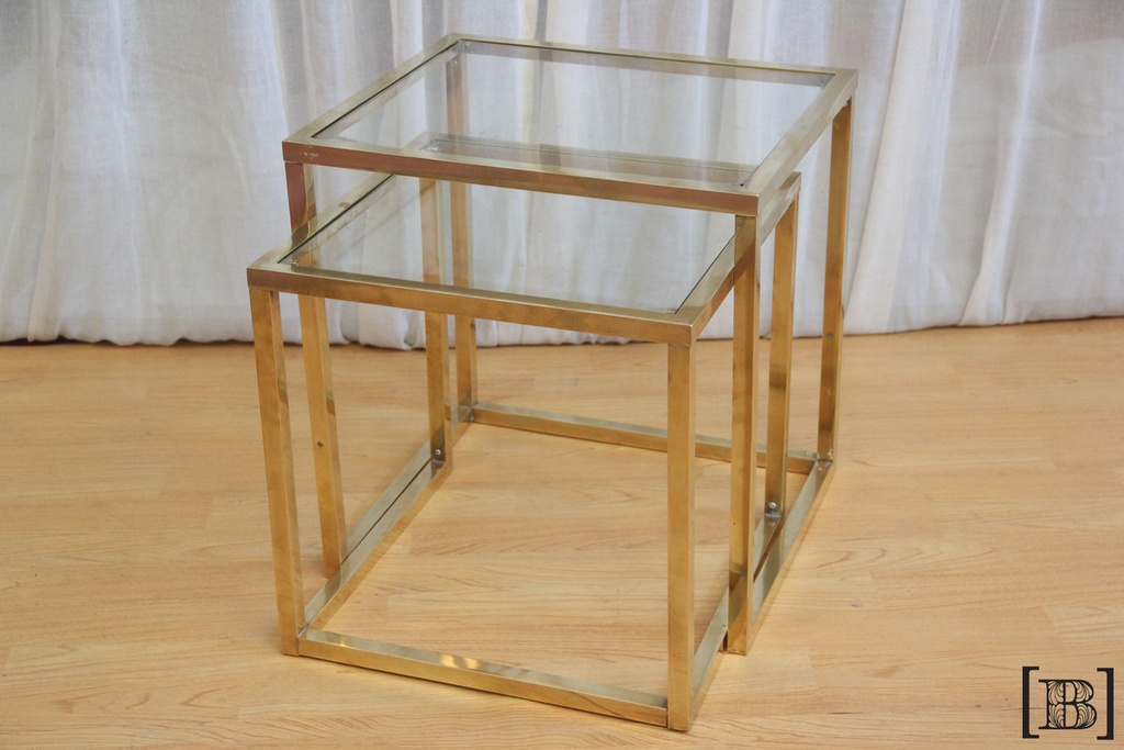 Mesa de bronce cuadrada (Hay 2 unidades distina medida) (Chica 39 x 40 x 40 h)