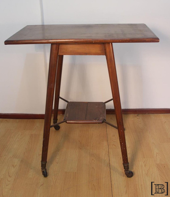 [MA00028] Mesa TV madera con ruedas