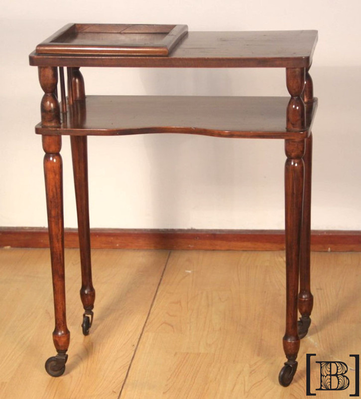 Mesa de teléfono con rueditas