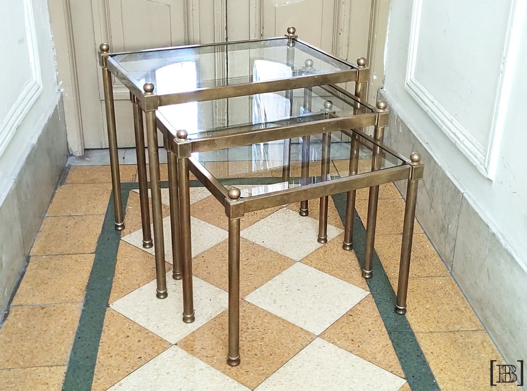 Mesas nido de bronce (Hay 3 unidades distintas medidas) (Grande 48.5 x 33.5 x 45 h)