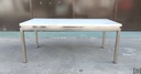 Mesa cromada con tapa de marmol rectangular