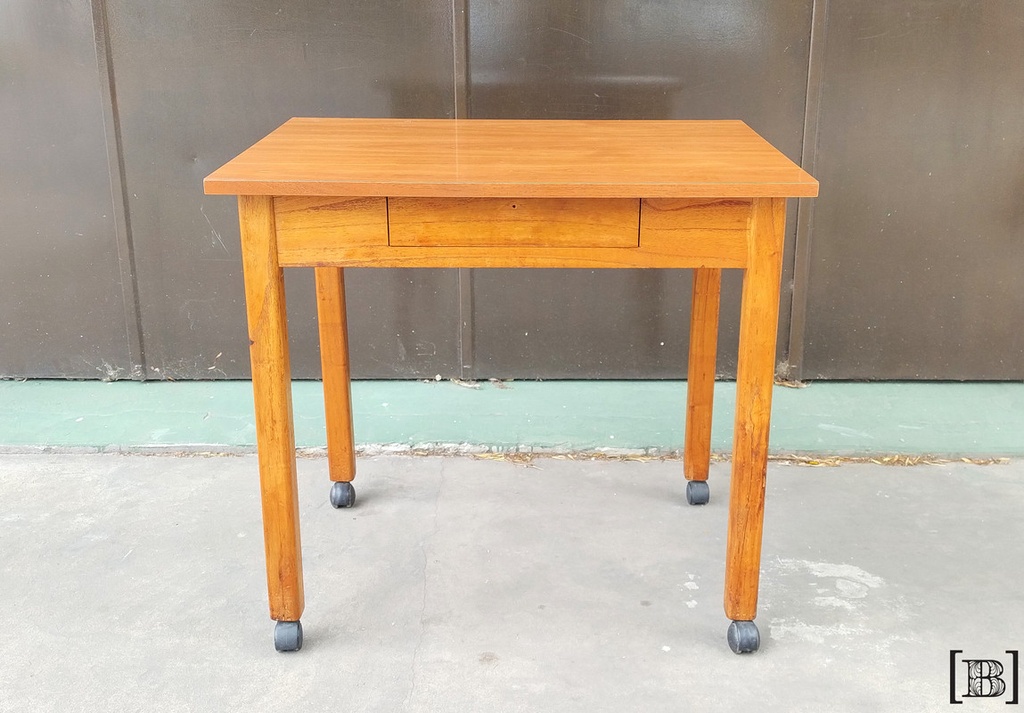[MA00053] Mesa de tv / auxiliar con ruedas madera
