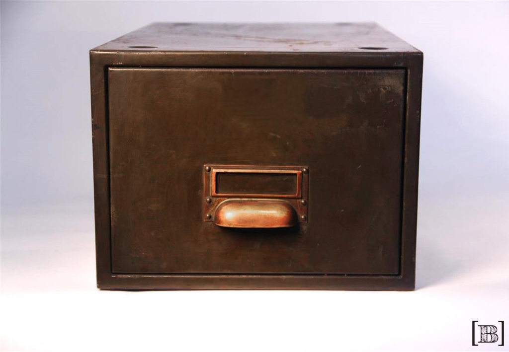 [OO00012] Fichero de metal marrón