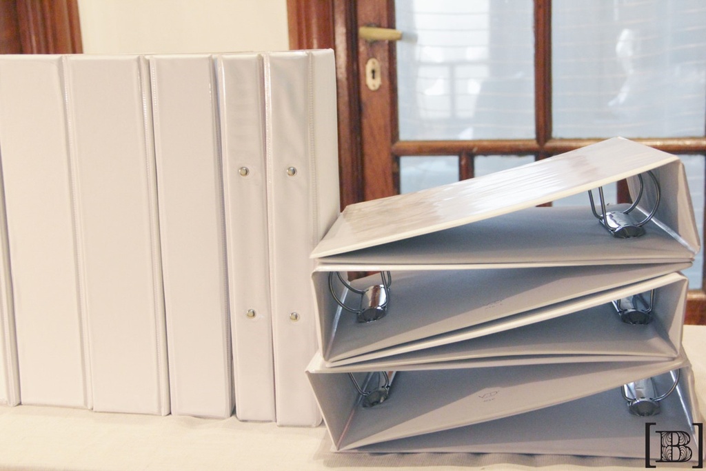 [OO00016] Biblioratos blancos (Hay 15 unidades)