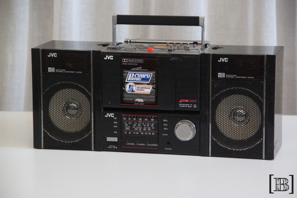 [TA00004] Radiograbador JVC Negro con Walkman desmontable