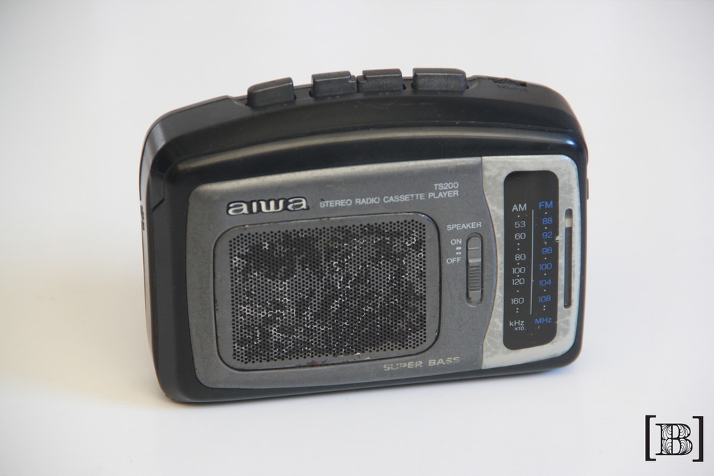 Walkman Aiwa negro y plateado