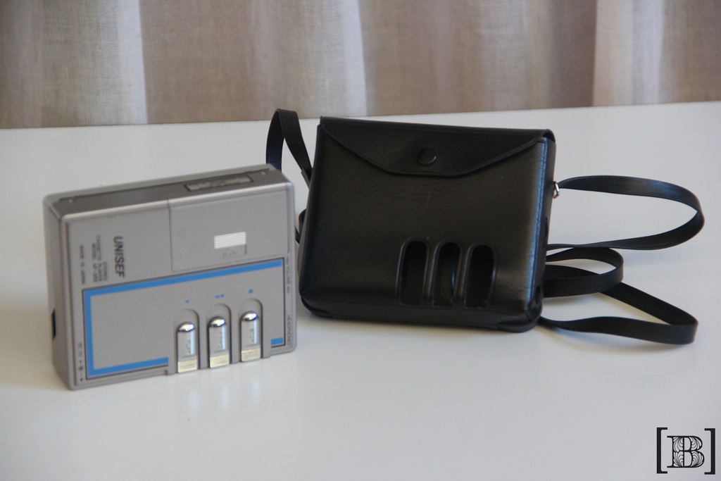 [TA00021] Mini radio portátil plateada Uniseff