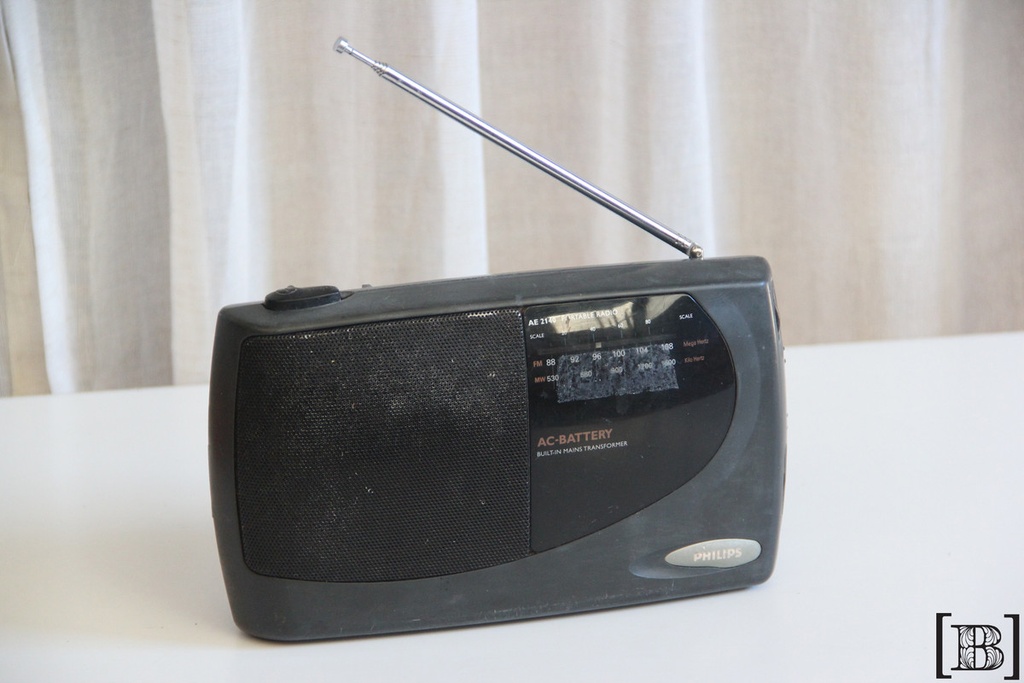 [TA00027] Radio portátil negra Phillips