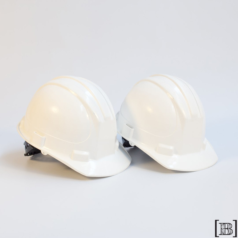 [OU00018] Casco blanco Mapuche Fravida (Hay 2 unidades)