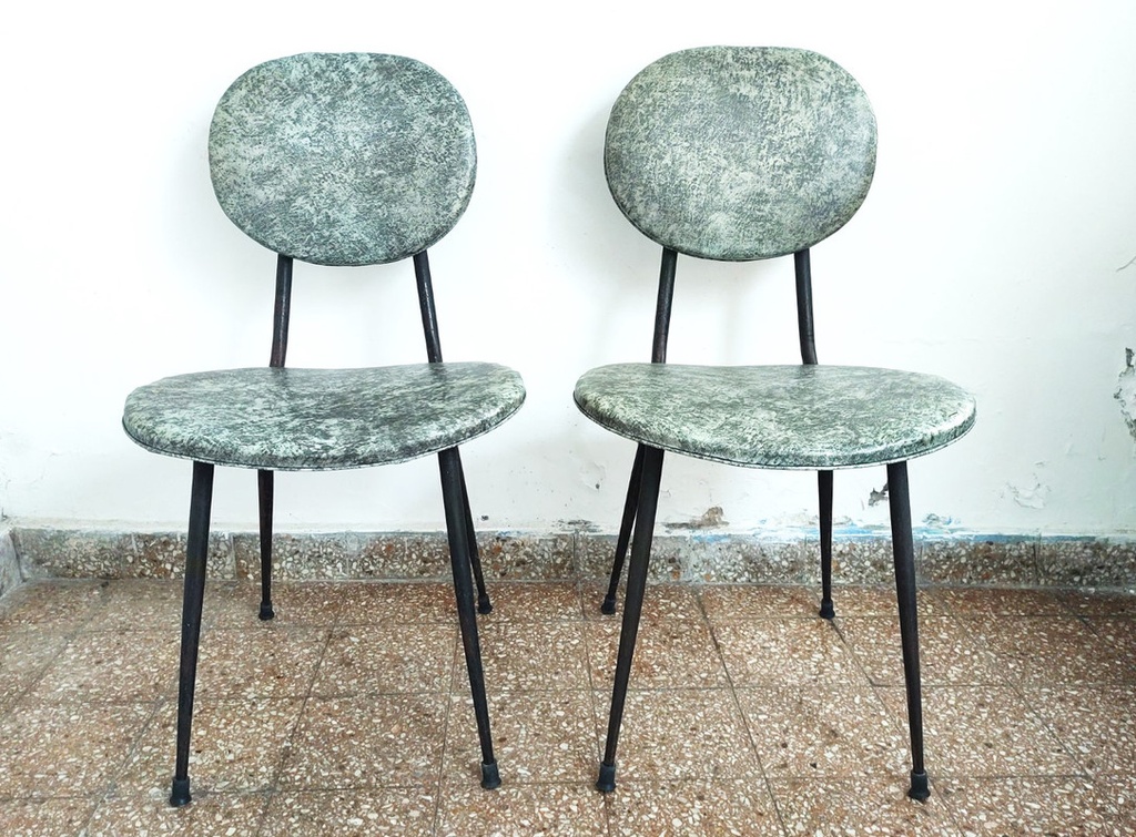 Silla de hierro cuerina verde (Hay 2 unidades)