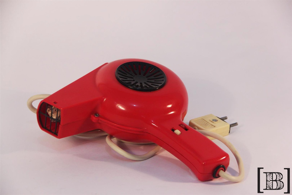 [TE00002] Secador de pelo rojo