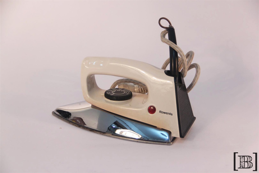 Plancha color crema Rowenta