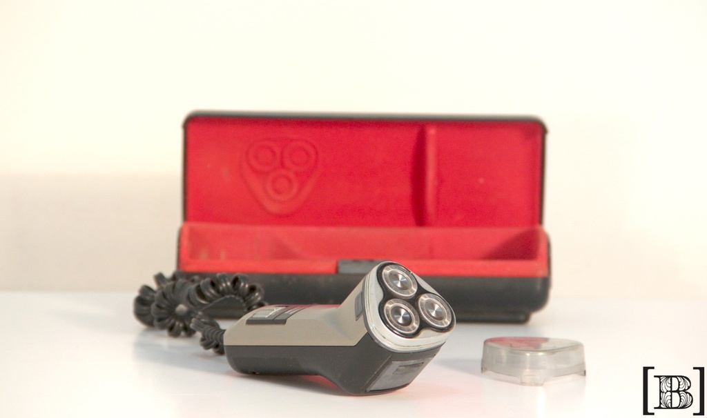 [TE00024] Afeitadora eléctrica con estuche