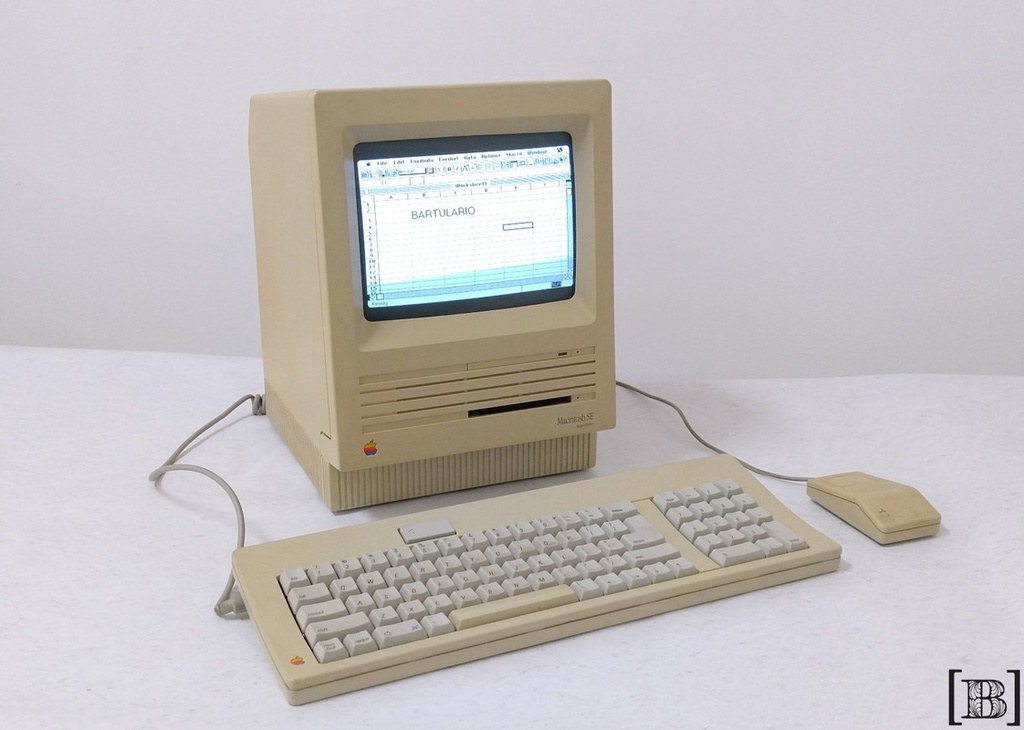 Macintosh SE Super Drive + teclado + Mouse + bolso transportador