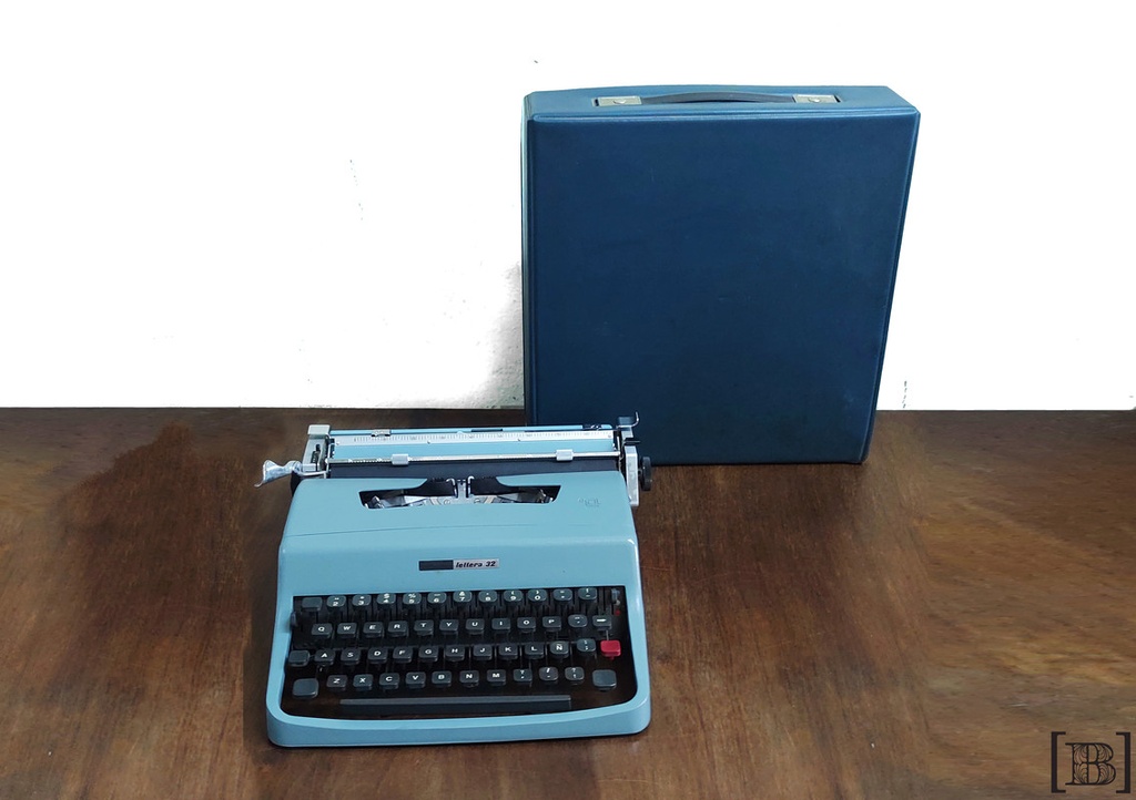[TM00002] Maquina de escribir Oliveti lettera 32 verde