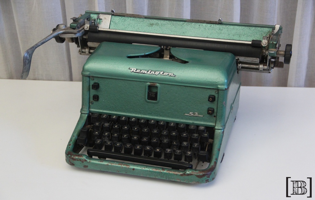 [TM00003] Maquina de escribir Remington verde S3