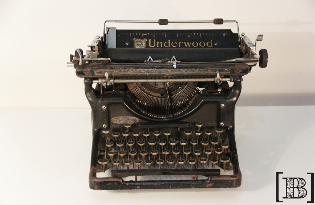 [TM00007] Máquina de escribir Underwood
